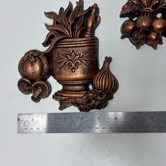 Set of 3 vintage Coppercraft Guild wall hangings with various vegetables - Picture 10 of 11